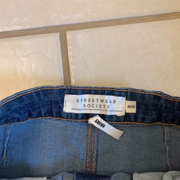 Denim Skirt Size Medium - Picture 3 of 3